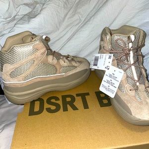 Adidas Yeezy DSRT BT rock